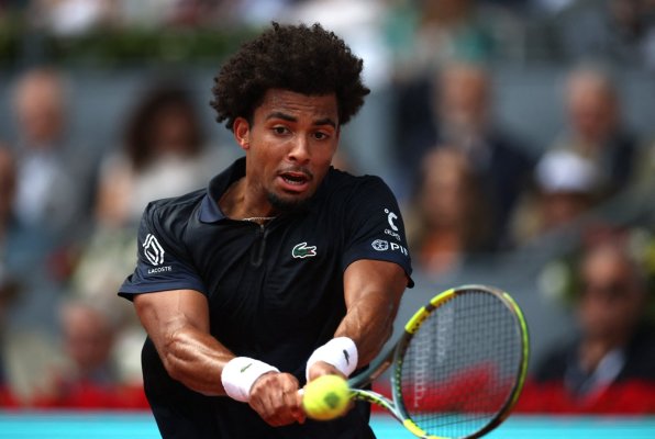 Fransız tenisçi Fils, kalça ağrısı nedeniyle Roland Garros'tan çekildi