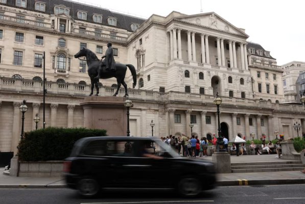İngiliz Merkez Bankası Ekonomisti Yeni Tahmin Stratejisini Eleştirdi