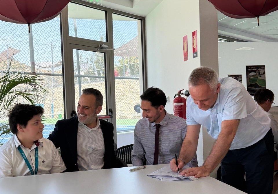 Kıbrıs'ta robotik, yapay zeka ve yenilenebilir enerjiyi birleştiren pilot eğitim programı