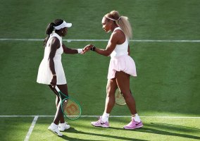 Serena, Partneri Mboko Sakatlanınca Queen's Çiftler'den Çekildi