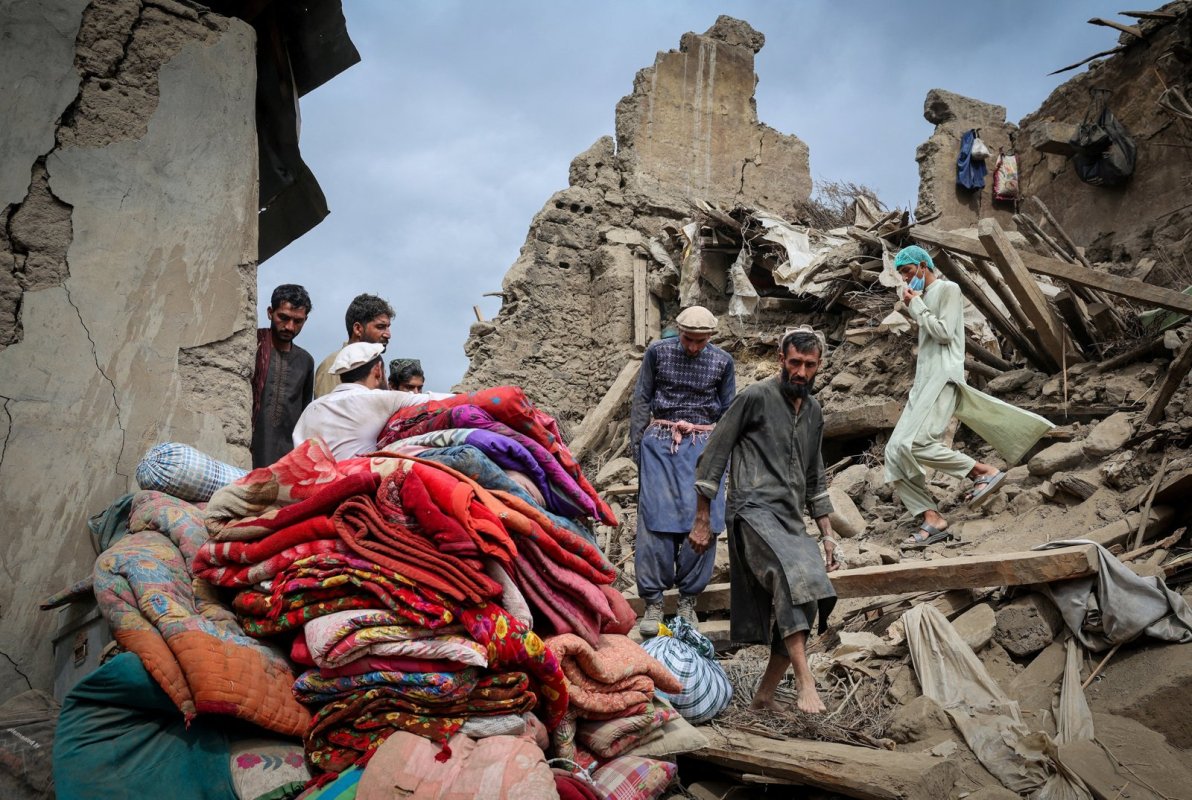Afganistan'da 5,9 Büyüklüğünde Deprem: 8 Kişi Hayatını Kaybetti