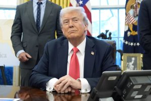 Cumhuriyetçi Vekiller Seçim Yaklaşırken Trump'la Yollarını Ayırıyor