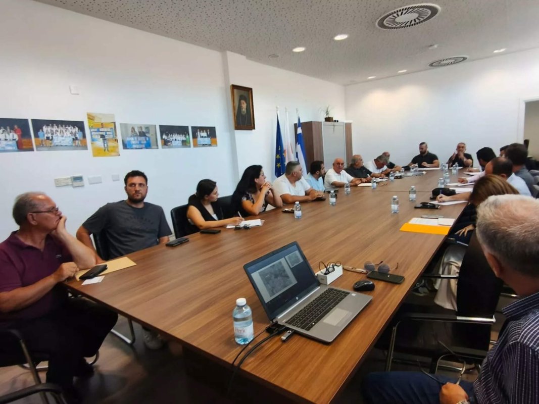 Kato Polemidia sakinleri ve EKA arasında direk kaldırma konusunda çözüm yok