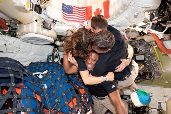 Artemis II Astronotları Ay'dan Dünya'ya Doğru Hızla Yaklaşıyor