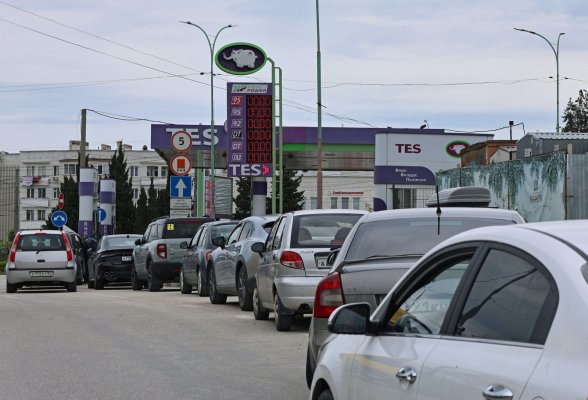 Ukrayna İHA Saldırılarının Ardından Kırım'daki Yakıt İstasyonları Boşaldı