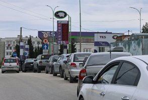 Ukrayna İHA Saldırılarının Ardından Kırım'daki Yakıt İstasyonları Boşaldı