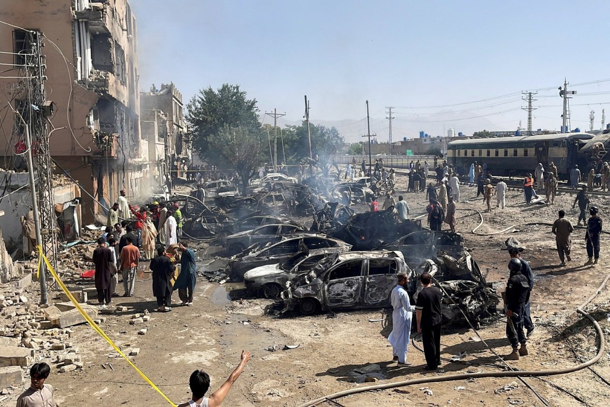 Pakistan'ın Quetta kentinde tren rayında patlama: En az 24 ölü