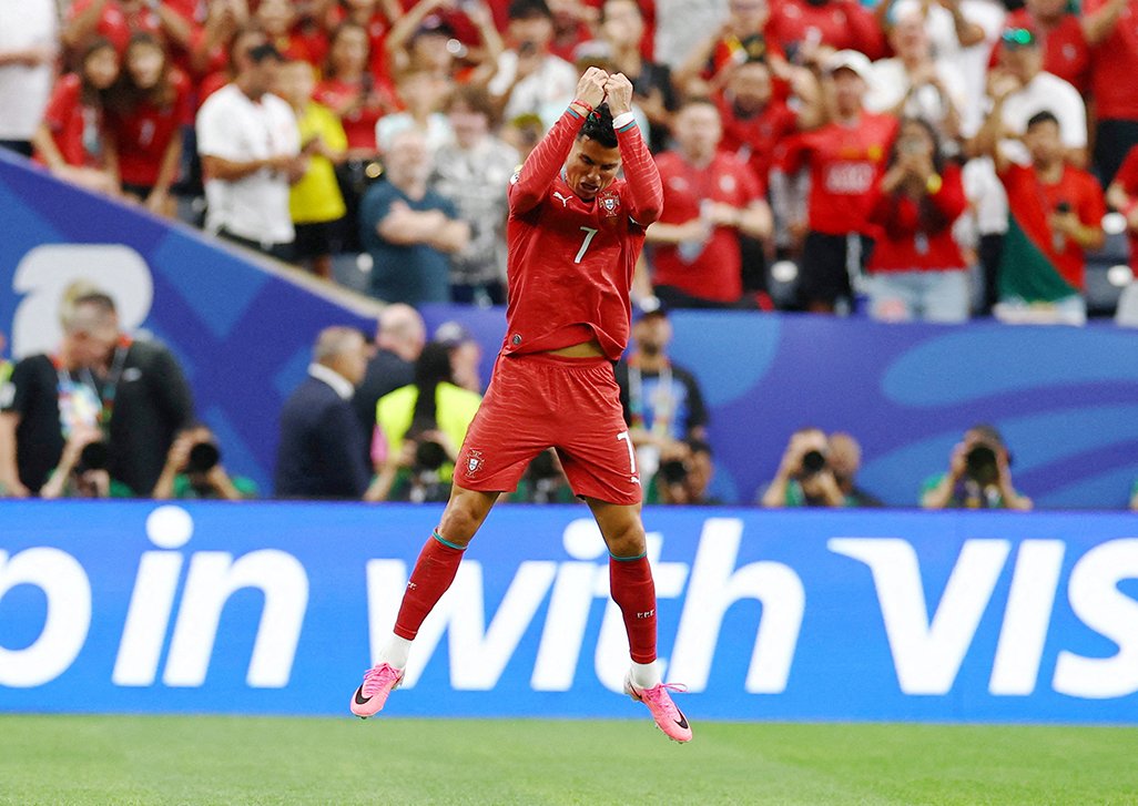 Ronaldo rekorlar kırdı: Portekiz, Özbekistan'ı 5-0'la geçti