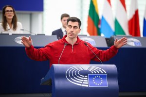 Fidias Parlamento Koltuğunu Reddetti, Avrupa Parlamentosu'nda Kalmayı Tercih Etti