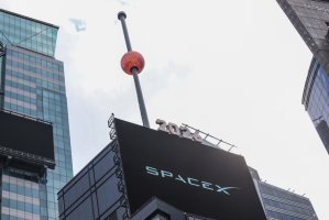 SpaceX, Yapay Zeka Kodlama Yarışında Rakiplerine Yetişmek İçin 60 Milyar Dolarlık Cursor Anlaşmasını İmzaladı