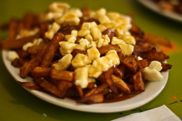 Poutine: Kanada'nın mutfak folklorundan doğan ulusal yemeği