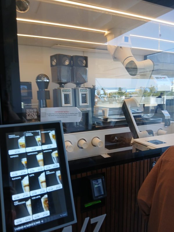 Lefkoşa Genel Hastanesi'ne Robotik Barista Geldi Ama Bir Şartı Var