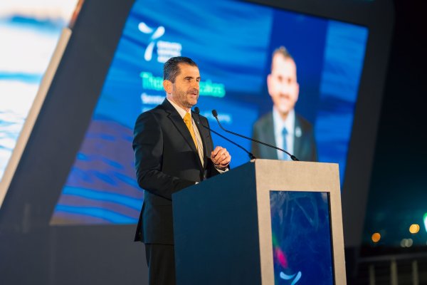 Kazakos: Hürmüz'de Denizciler Bedel Ödüyor