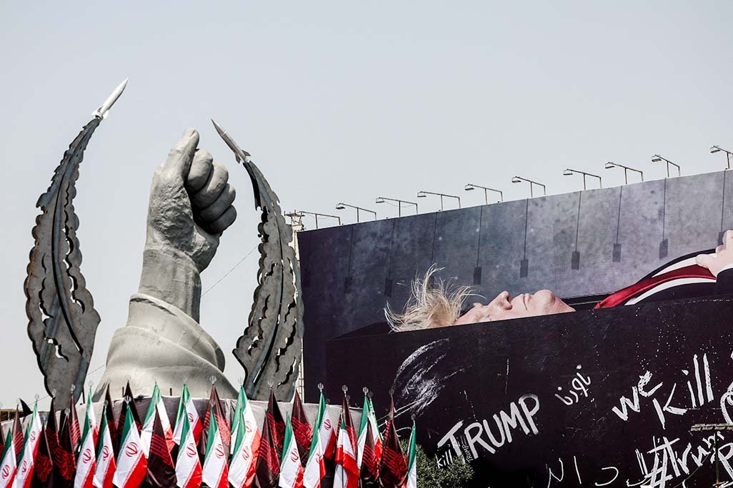 Trump, İran'a Huti Saldırılarından Dolayı Ceza Vereceğini Söyledi; Petrol Fiyatları 100 Doların Üzerine Çıktı