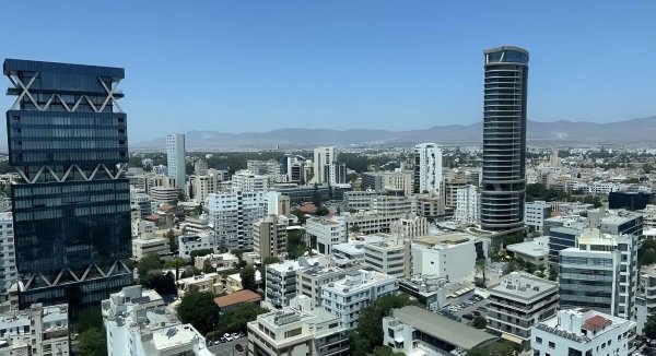 Kıbrıs İş Dünyasında Bu Hafta: Baf’ta Otel Doluluğu Geriledi, AB’den Yeni Gümrük Vergisi