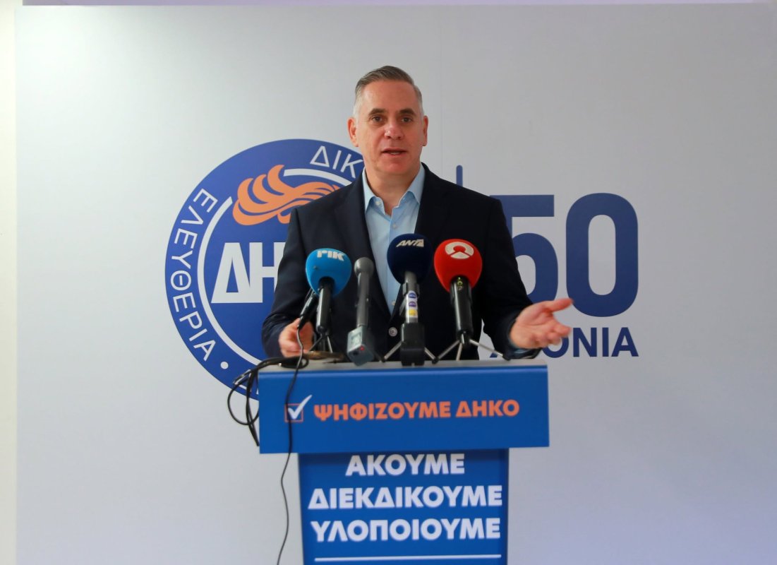 Papadopoulos'un Kabine Revizyonu İçin Toplantı Talebi Bakanlar Kurulu'nu Bir Gün Geciktirdi