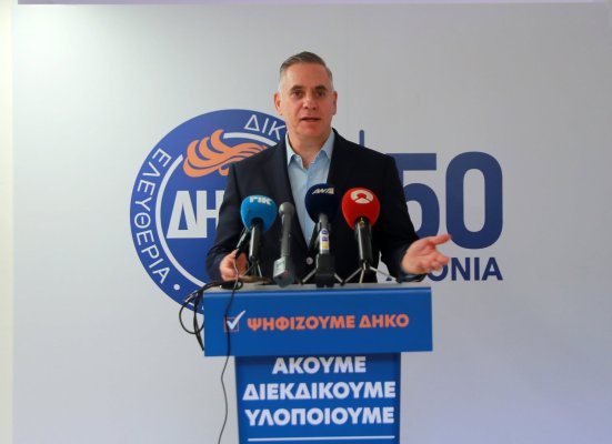 Papadopoulos'un Kabine Revizyonu İçin Toplantı Talebi Bakanlar Kurulu'nu Bir Gün Geciktirdi
