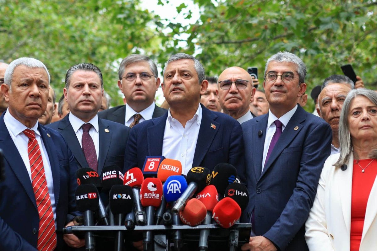 CHP'nin Kıbrıs Şubesi Özal'ın Yeni Partisi'ne Geçti