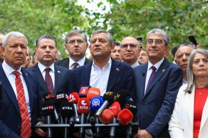 CHP'nin Kıbrıs Şubesi Özal'ın Yeni Partisi'ne Geçti