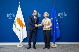 Christodoulides ve von der Leyen, Kıbrıs Sorunu ve AB-Türkiye İlişkilerini Paris'te Görüşecek