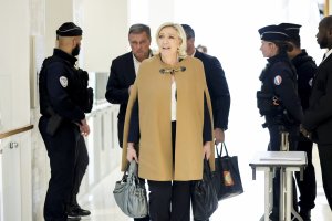 Fransız Sağcı Lider Le Pen'e Üç Yıllık Hapis Cezası Verildi