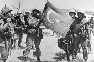 Attila'lar ve Naziler Vatanseverlik 'Görevini' Yapıyor