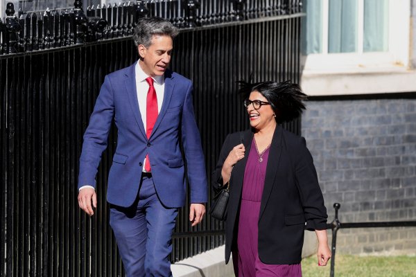 Yeni İngiltere Başbakanı Burnham, Trump'a Savunma ve Orta Doğu Konusunda Güvence Verdi