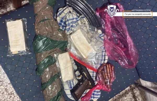 Polis, Larnaka'daki Bir Evde Silah ve Mühimmat Ele Geçirdi, Şüpheli Aranıyor