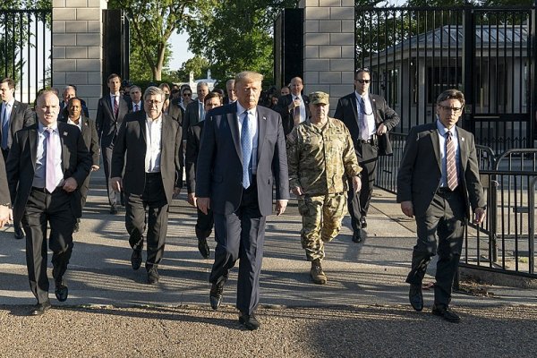 Hürmüz Boğazı'nda İran'a Karşı Köşeye Sıkışan Trump Daha Pervasız Adımlar Atabilir