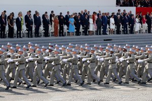 Fransa, Ukrayna'yı Destekleyen 500 Askeri Bastille Günü'nde Sergiledi