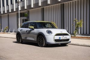 MINI, Paul Smith ile Birlikte Şıklığı Yollara Sürüyor
