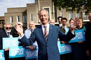 Farage Parlamentodan İstifa Etti, Ancak Yeniden Seçilmek İçin Aday Olacak