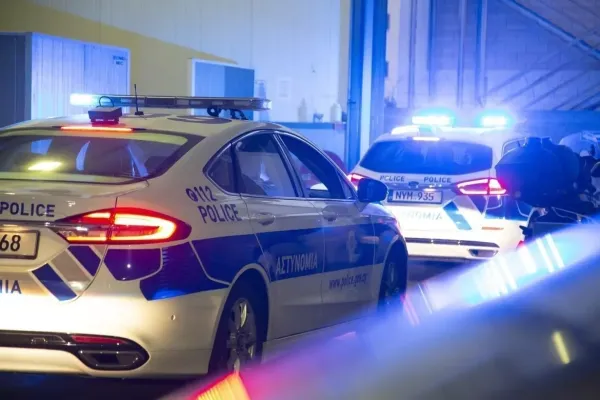Larnaka Havalimanı'nda Lefkoşa'daki cinayet girişimiyle ilgili iki kişi tutuklandı