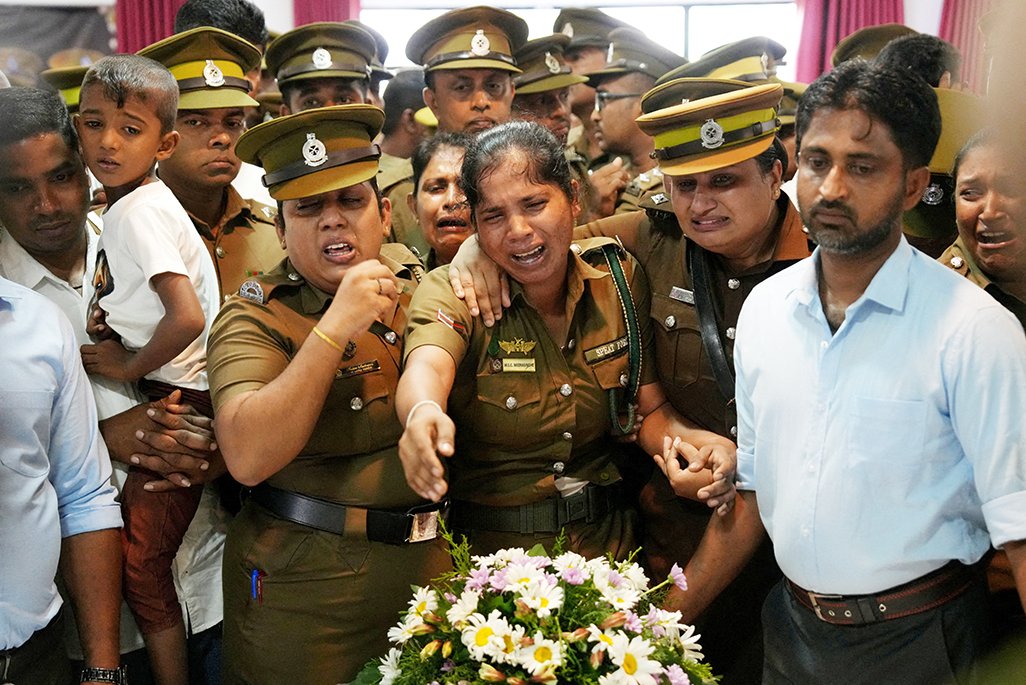Aileler Sri Lanka'daki Ölümcül Hapishane İsyanında Ölen 26 Kişinin Yasını Tutuyor