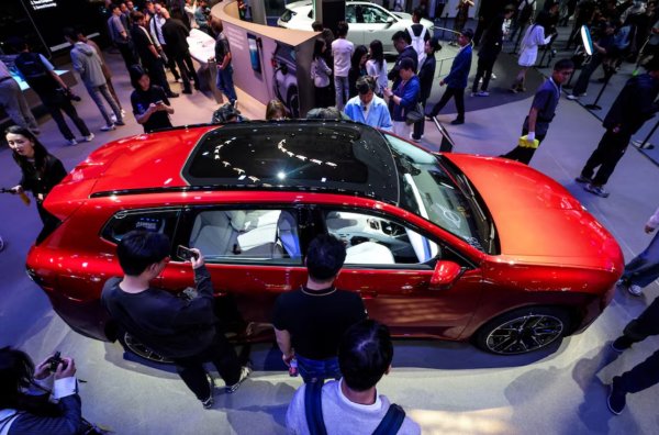 Alman Premium Otomobil Üreticileri Küresel Elektrikli Araç Yarışında Zorlanıyor