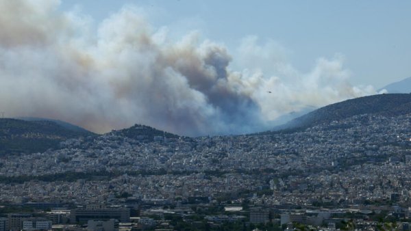 Yunanistan'da Athens Yakınlarında Yangınlar