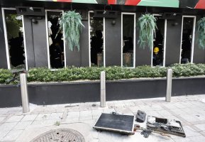 Bangkok Valisi'nden Sıkı Denetim Sözü: Pub Yangınında Can Kaybı 30'a Yükseldi