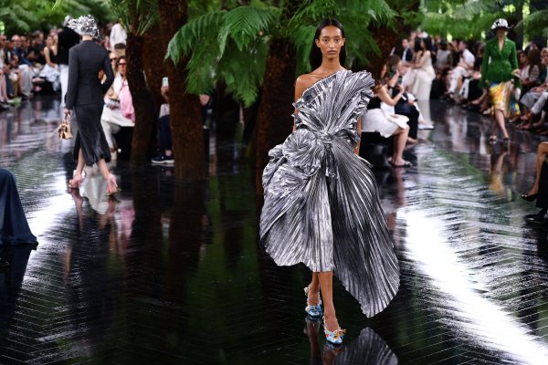 Dior, Taylor Swift'in Düğününde Chanel'i Geride Bıraktı