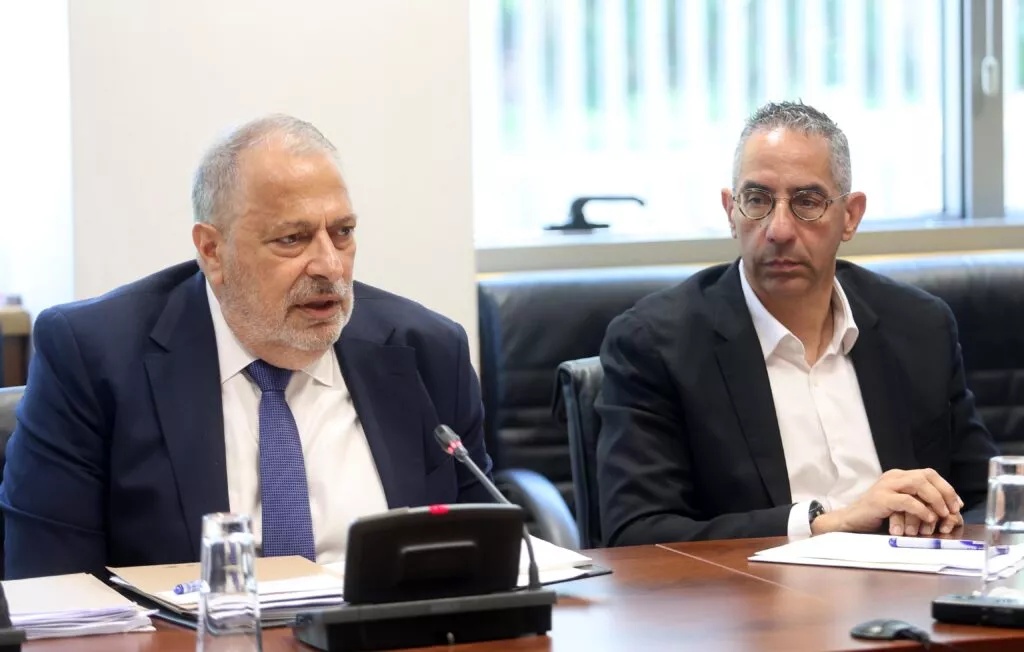 Delilleri kim değerlendirecek Bay Savvides?