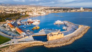 Kıbrıs'ta İş Dünyası: Enflasyon, Bankacılık, Eğitim ve Turizm