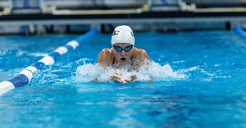 Kıbrıslı yüzücü Erokhina, İngiliz Milletler Topluluğu Oyunları'nda 100 metre kurbağalamada yarı finale yükseldi