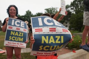 Trump'tan ICE'e Trafik Durdurmalarına Devam Talimatı