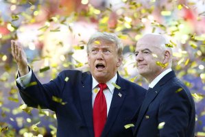 Trump ve Infantino'ya Ödül Töreninde Yuhalama