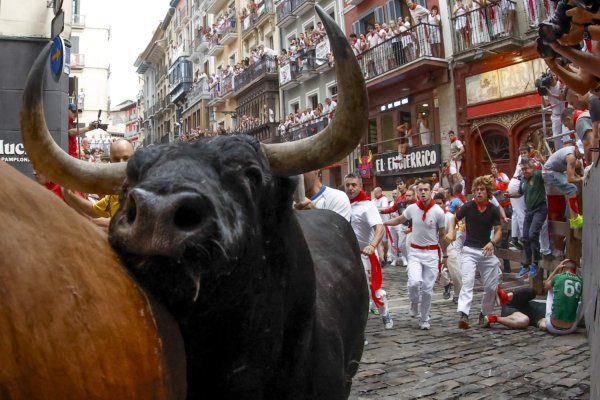 Sanfermines 2026'nın Dördüncü Boğa Koşusu Pamplona'da
