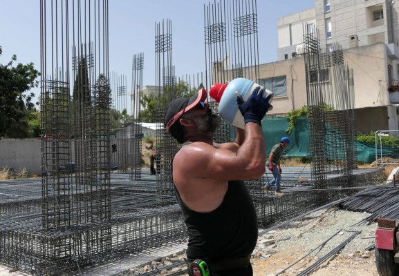 SEK Sendikası'ndan Sıcak Havada İşçi Koruması İçin Bağlayıcı Kurallar Talebi