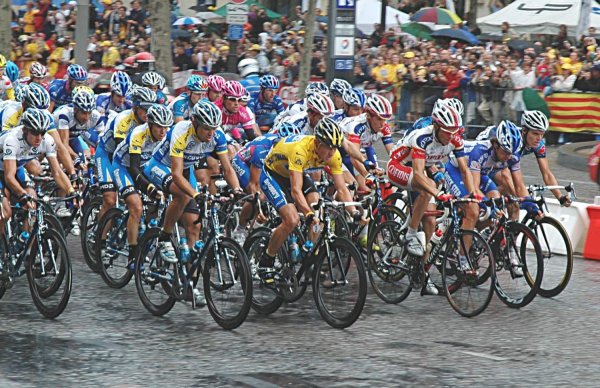 Tarihte Bugün: Lance Armstrong, 2005'te Rekor Yedinci Kez Tour de France'ı Kazandı