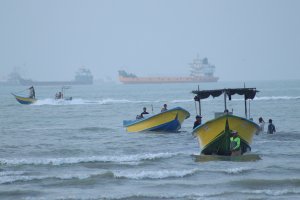İran, Diplomasi Başarısız Olursa Hormuz Boğazında Saldırgan Olmaya Hazırlanıyor
