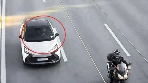 Lefkoşa'da Yapay Zeka Destekli Trafik Kameraları Cep Telefonu Kullanımını Denetleyecek
