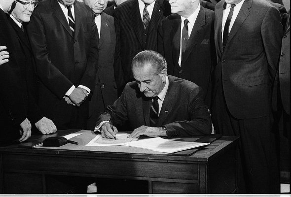 Tarihte Bugün: 2 Temmuz 1964'te ABD Başkanı Johnson Irk Ayrımcılığını Yasaklayan Sivil Haklar Yasası'nı İmzaladı