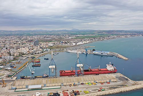 Larnaka Limanı'nda Toz ve Terk Edilmiş Binalar Sakinlerin En Büyük Sorunu